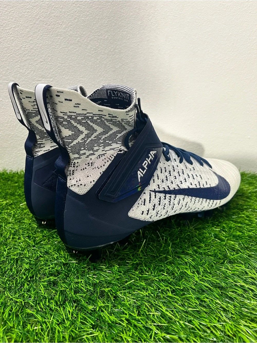 Nike Alpha Menace Elite 2 Flyknit Football Cleats Men’s Size 13 BV2077-101